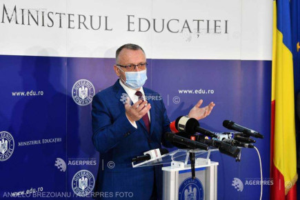 November 8-án kezdődik a tanítás