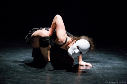 Máthé Annamária Egyetlen című előadása szombaton a Figuránál