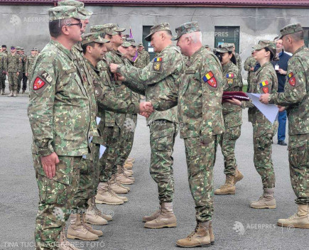 Várják a katonai központokba a 18 éves fiatalokat