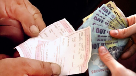 Áprilisban két nappal hamarabb kézbesítik a nyugdíjakat