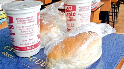 Négyéves keretszerződést kötnek a tej és kifli szállítására