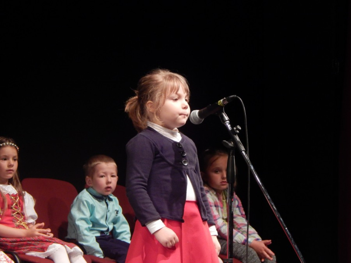 75 gyerek szavalt a művelődési ház színháztermében