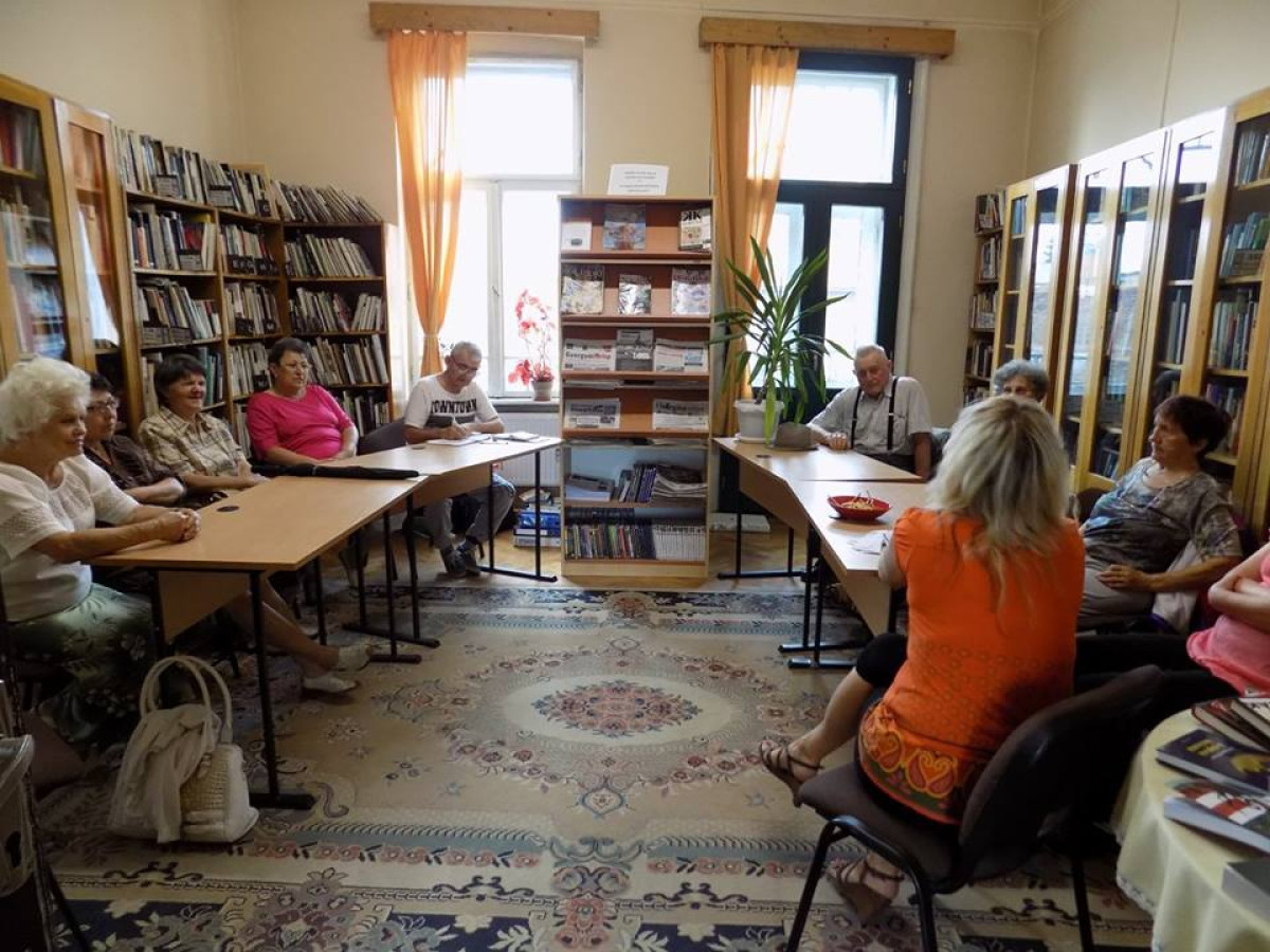 Idősebb könyvbarátok klubja