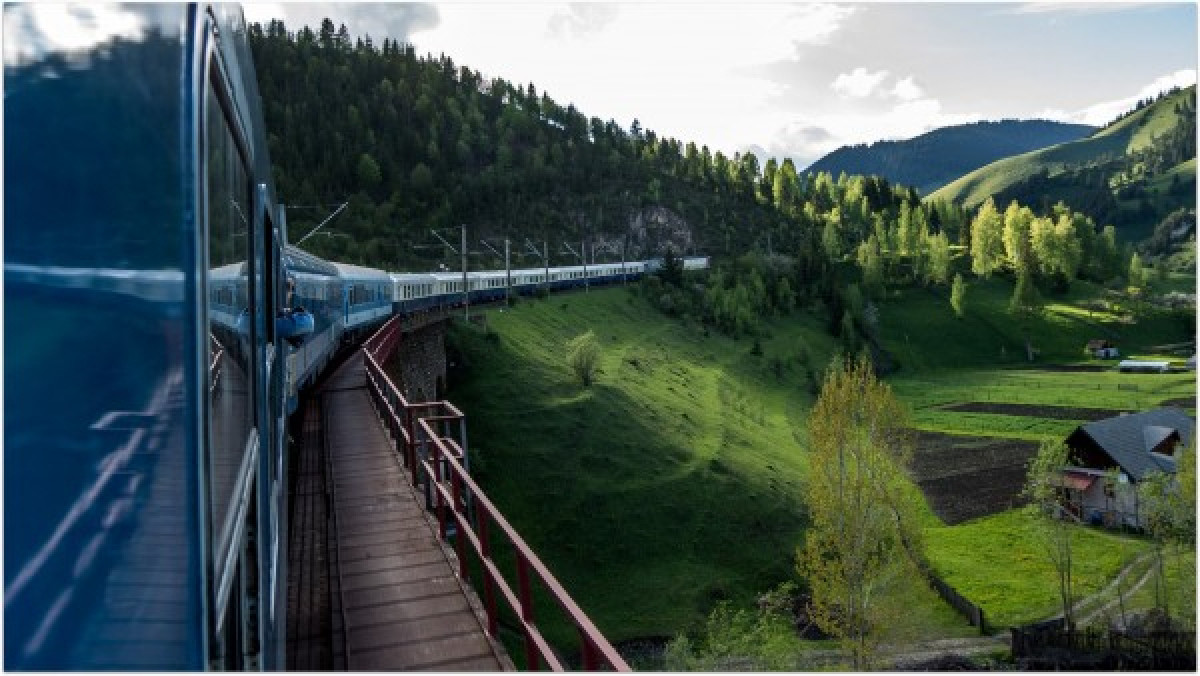 Elindult a Boldogasszony zarándokvonat a csíksomlyói búcsúba